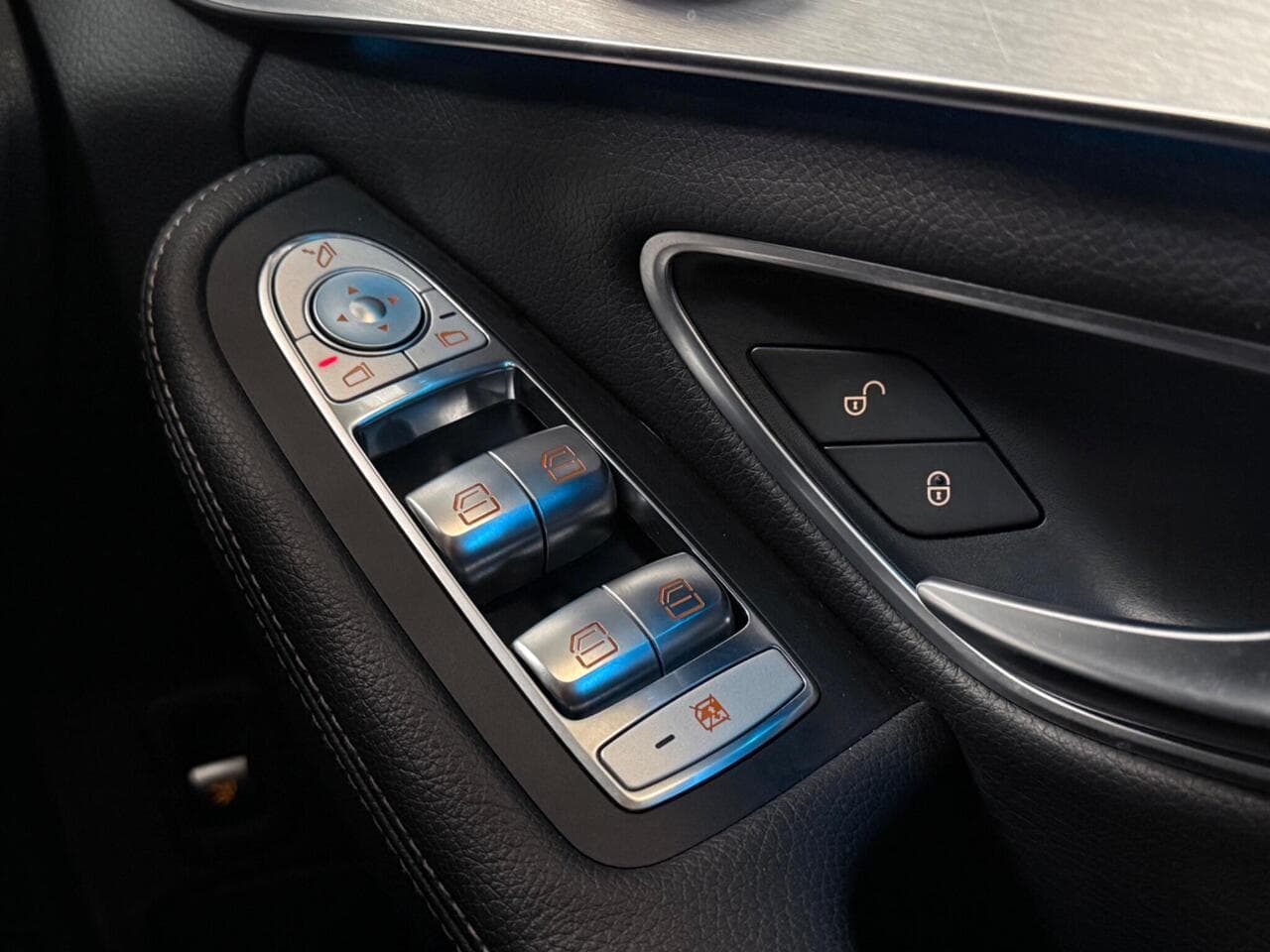 Mercedes-Benz C Class thumbnail Inconclusive