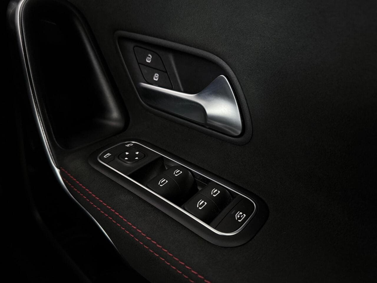 Mercedes-Benz A Class thumbnail Misc Controls
