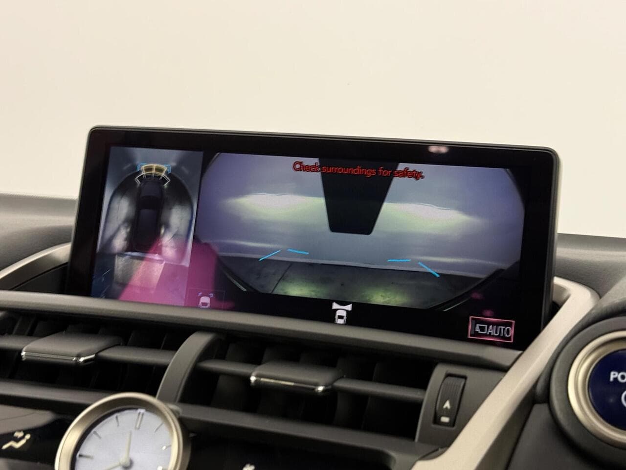 Lexus NX thumbnail Infotainment System