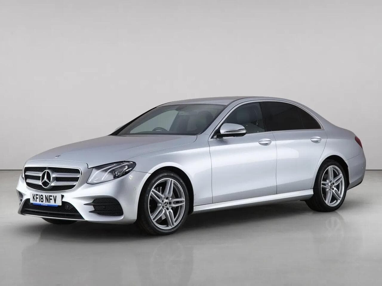 Mercedes-Benz E Class thumbnail Front Left