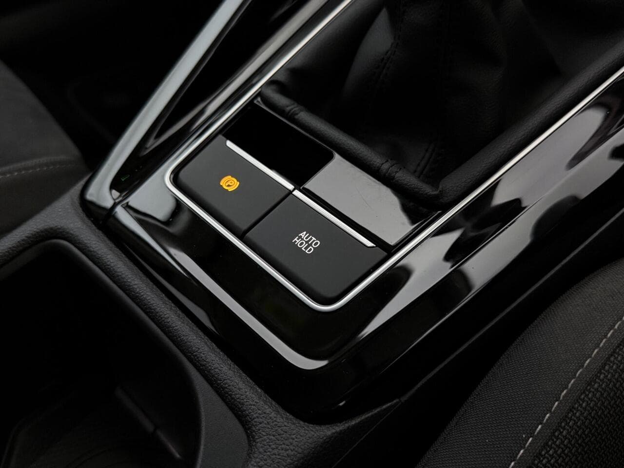 Volkswagen Golf thumbnail Interior Front