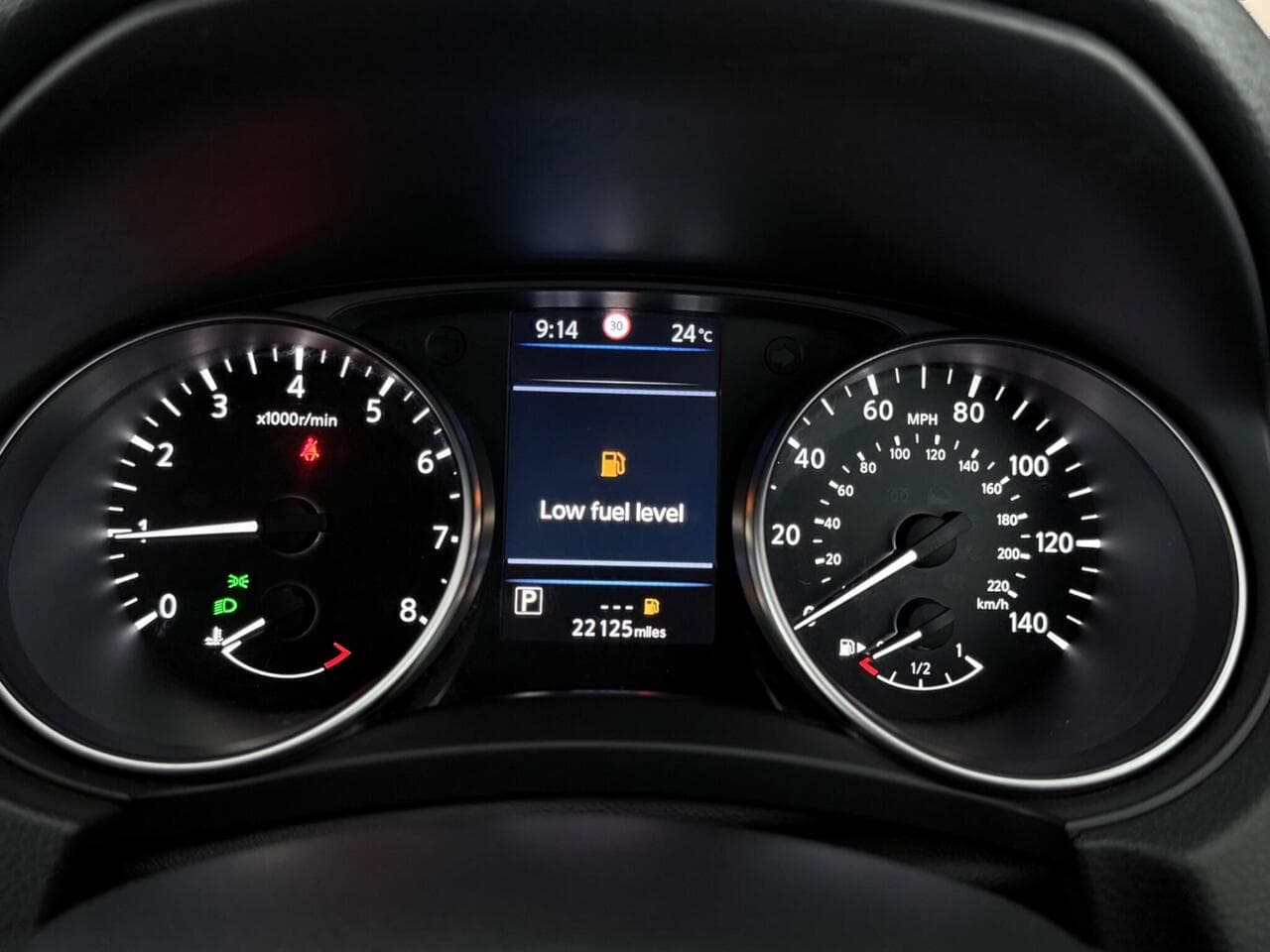Nissan Qashqai thumbnail Driver Instruments