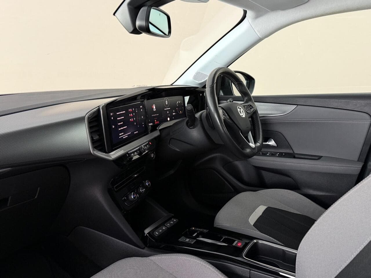 Vauxhall Mokka thumbnail Interior Front