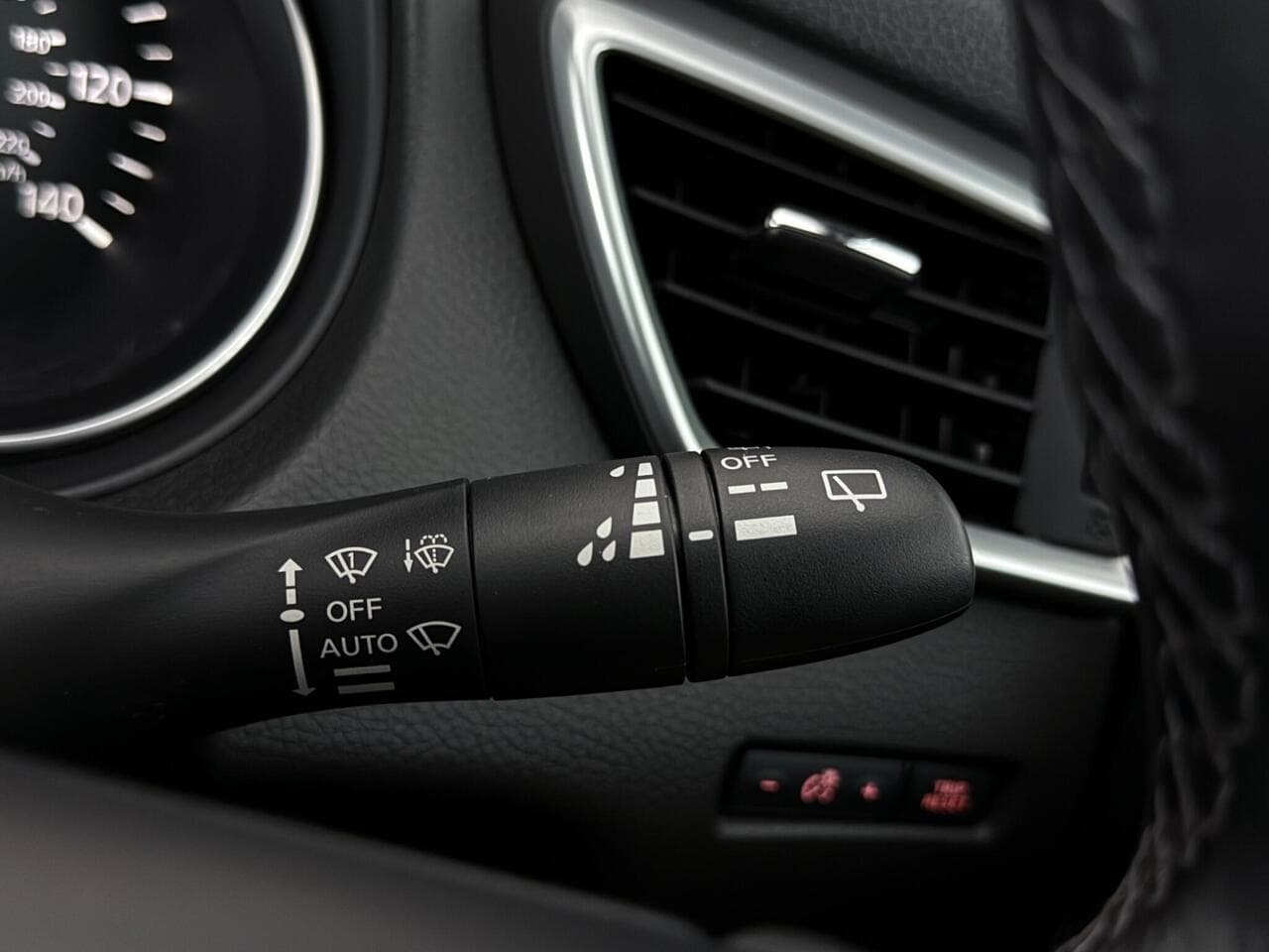 Nissan Qashqai thumbnail Misc Controls
