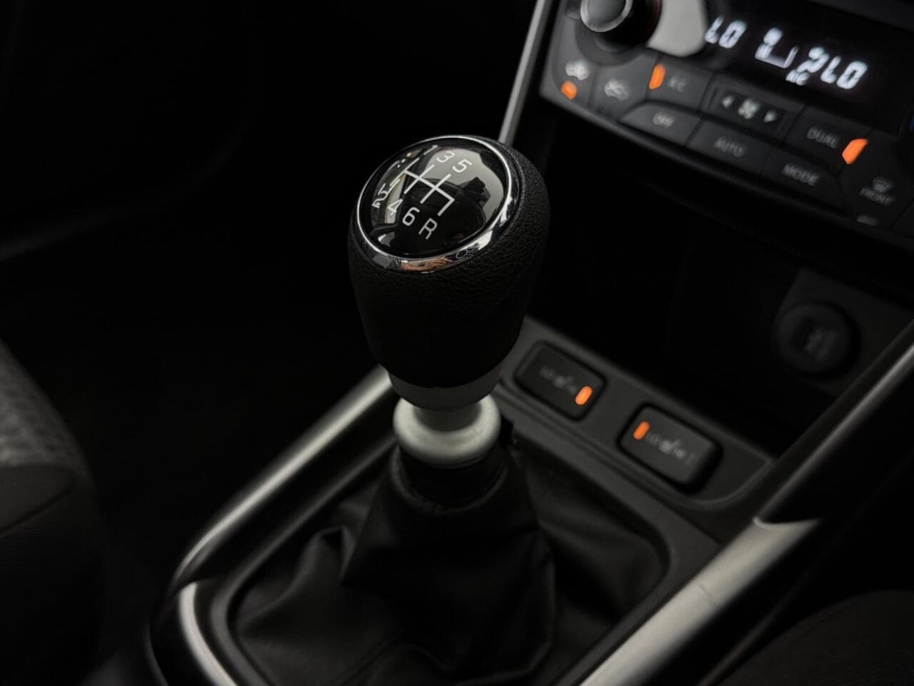 Suzuki S-Cross thumbnail Interior Front