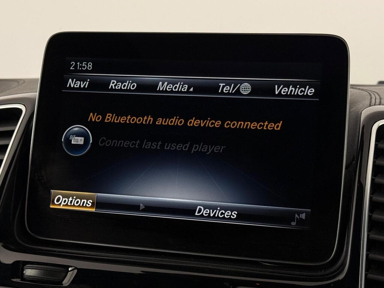 Mercedes-Benz GLS thumbnail Infotainment System