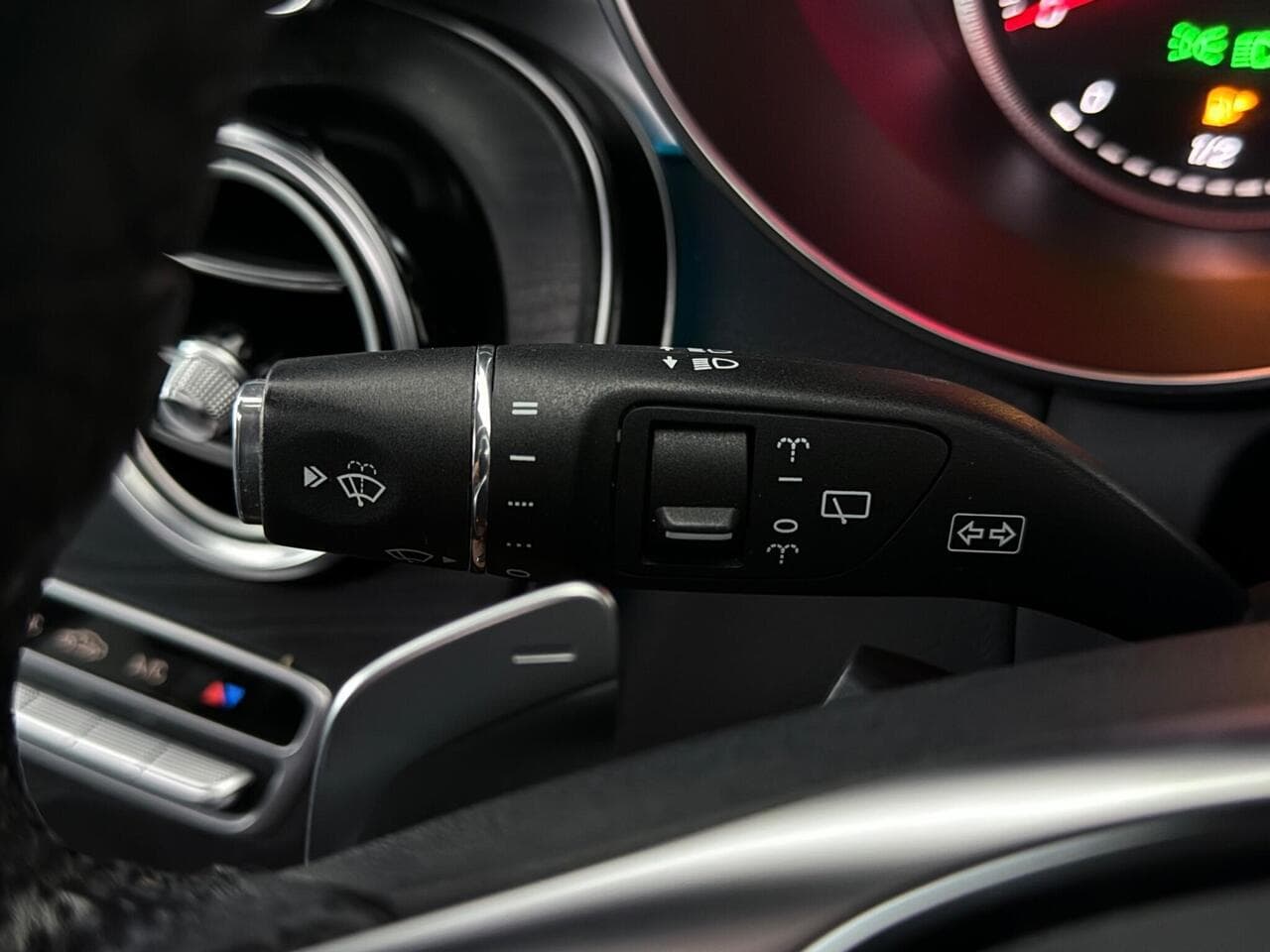 Mercedes-Benz GLC thumbnail Misc Controls