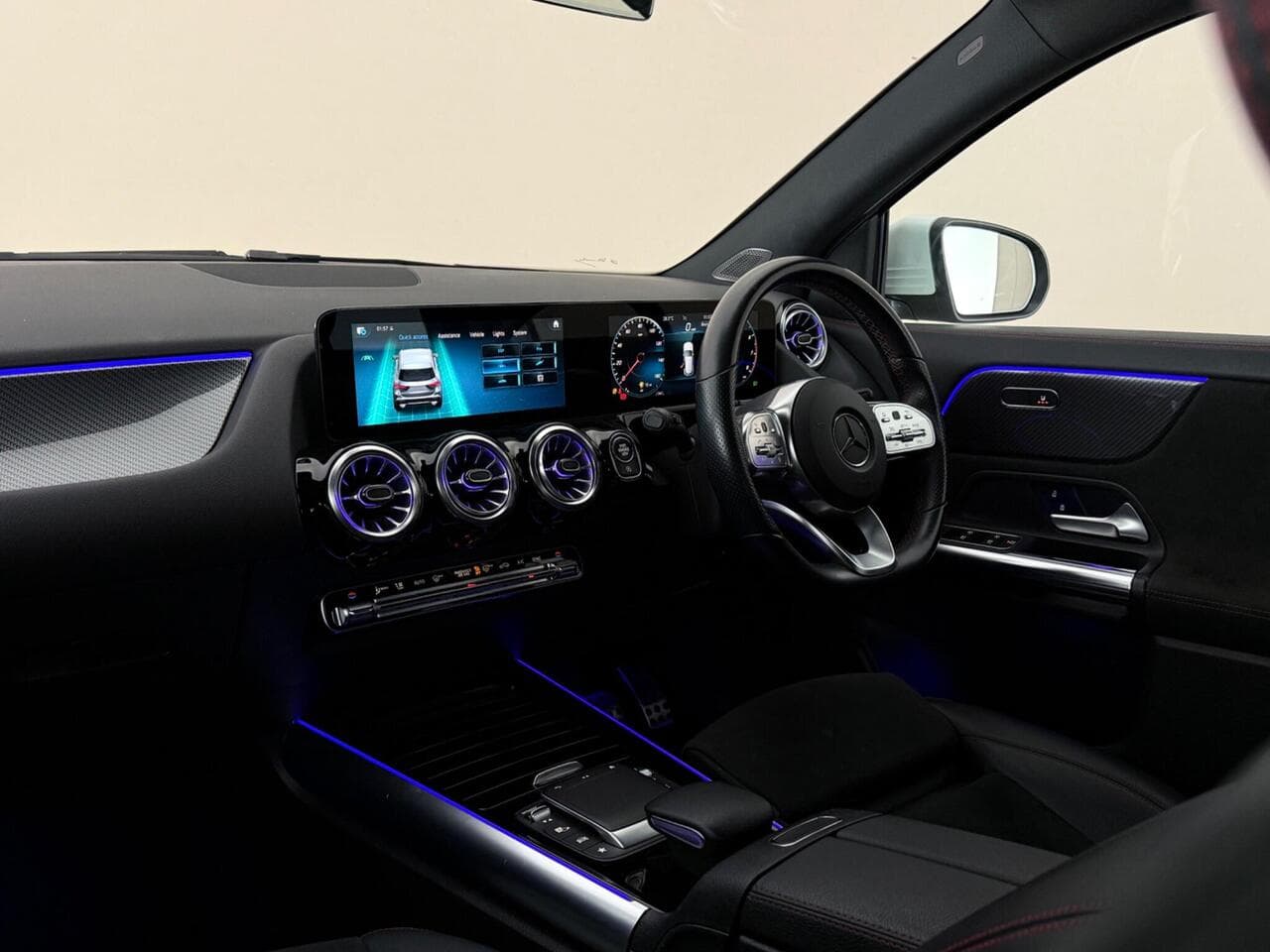 Mercedes-Benz GLA thumbnail Interior Front