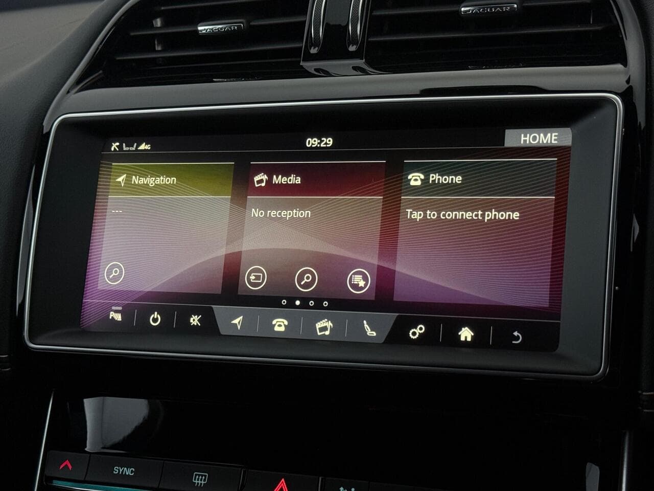 Jaguar XE thumbnail Infotainment System