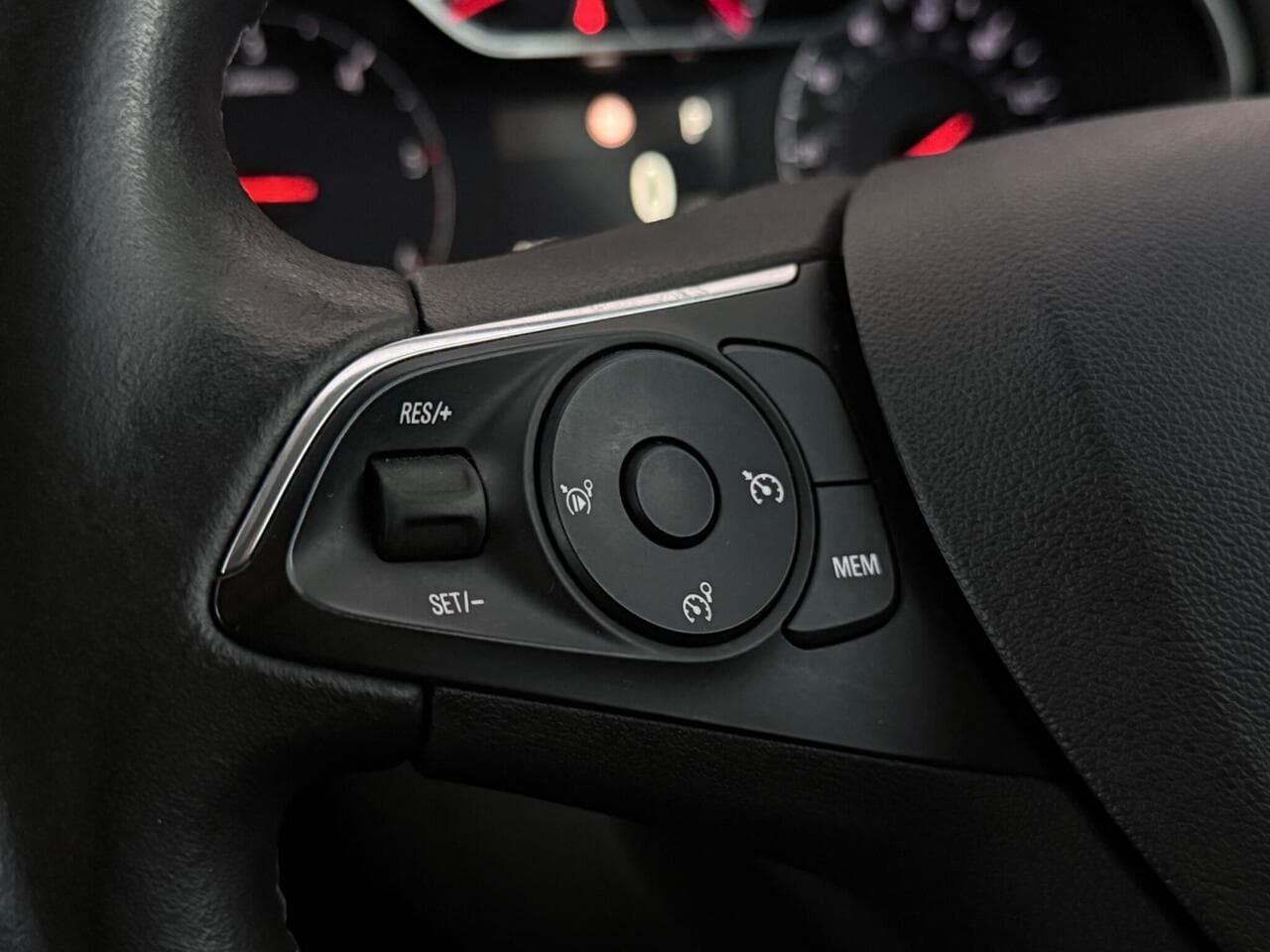 Vauxhall Grandland X thumbnail Misc Controls