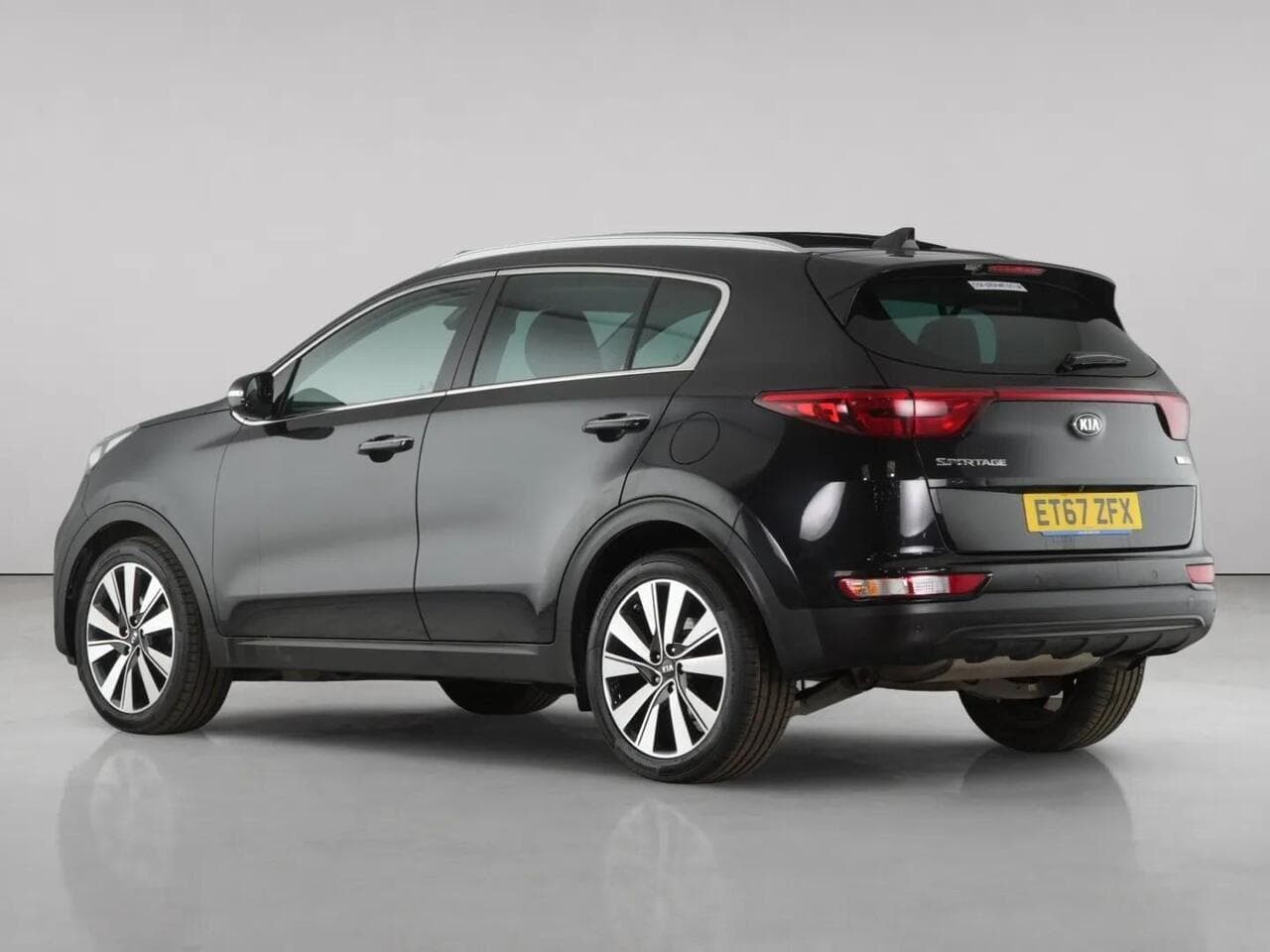 Kia Sportage thumbnail Rear Left