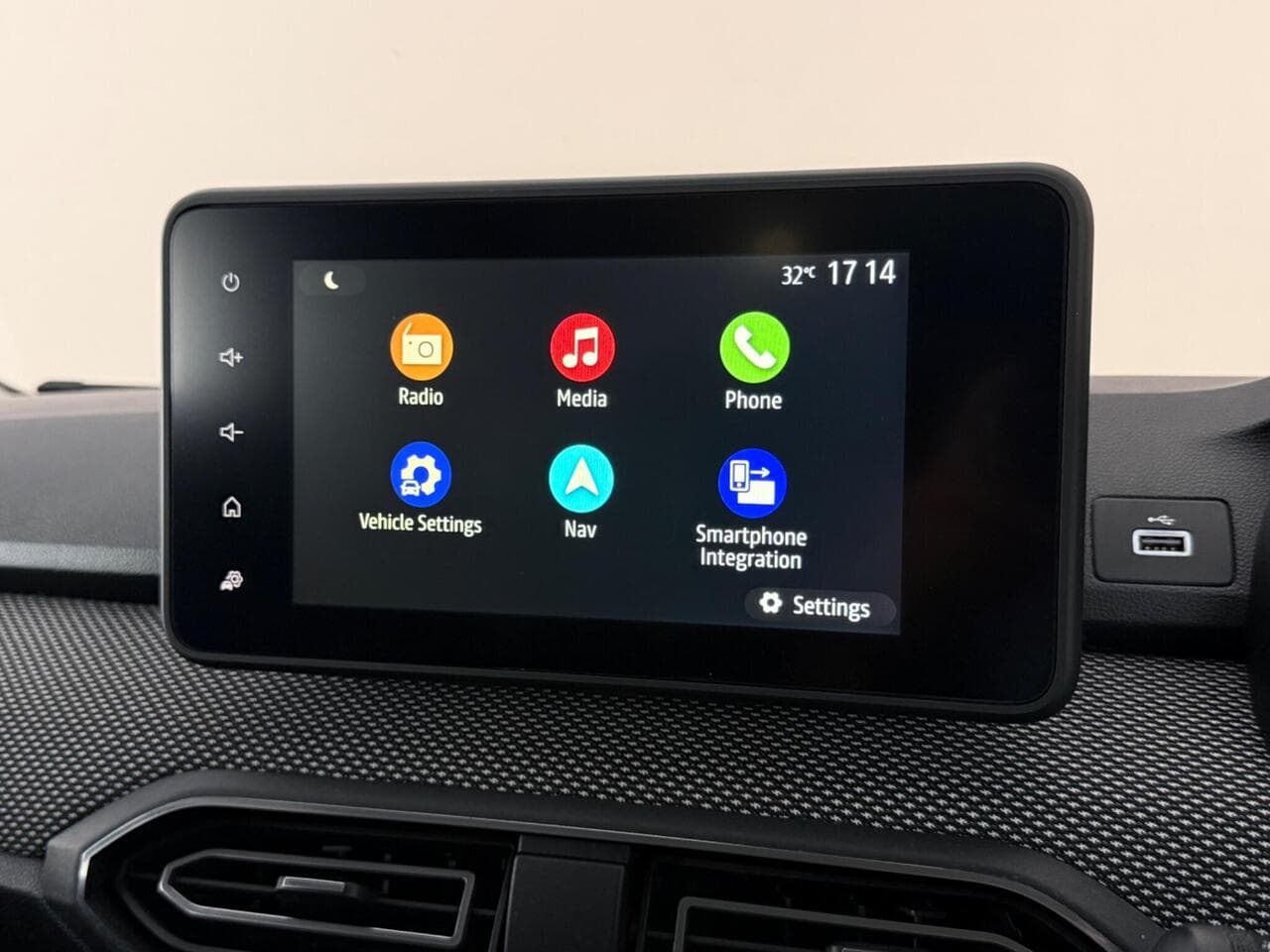 Dacia Sandero thumbnail Infotainment System