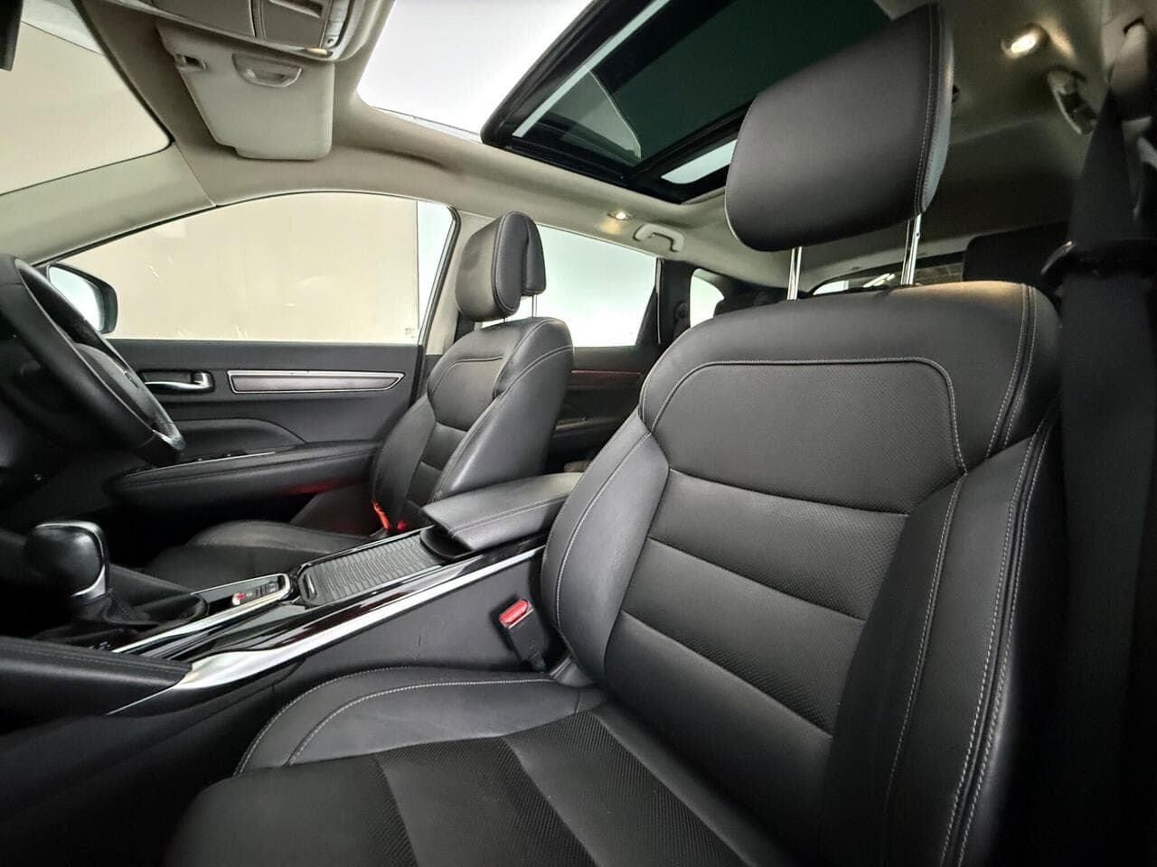 Renault Koleos thumbnail Seat Front Passenger