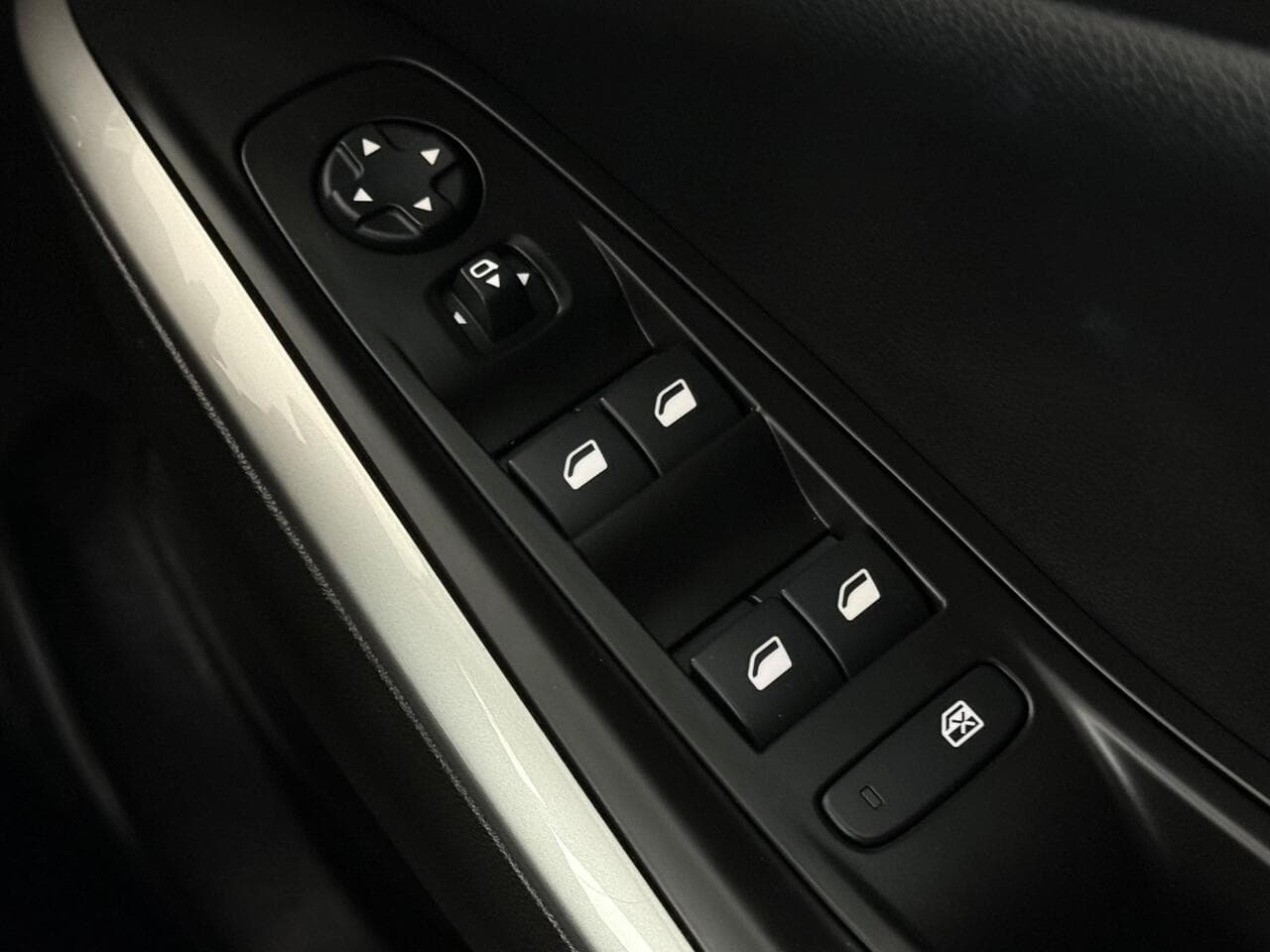 Vauxhall Grandland thumbnail Misc Controls