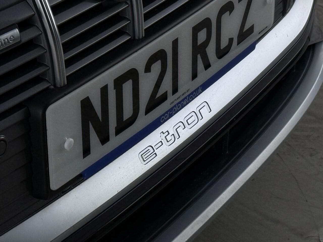 Audi e-tron thumbnail Badge Exterior