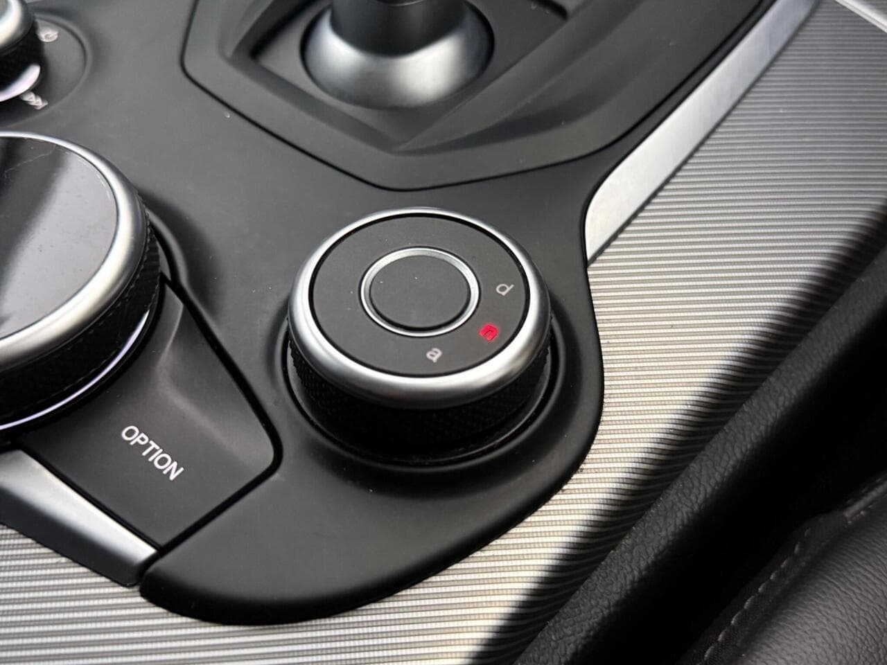 Alfa Romeo Stelvio thumbnail Misc Controls