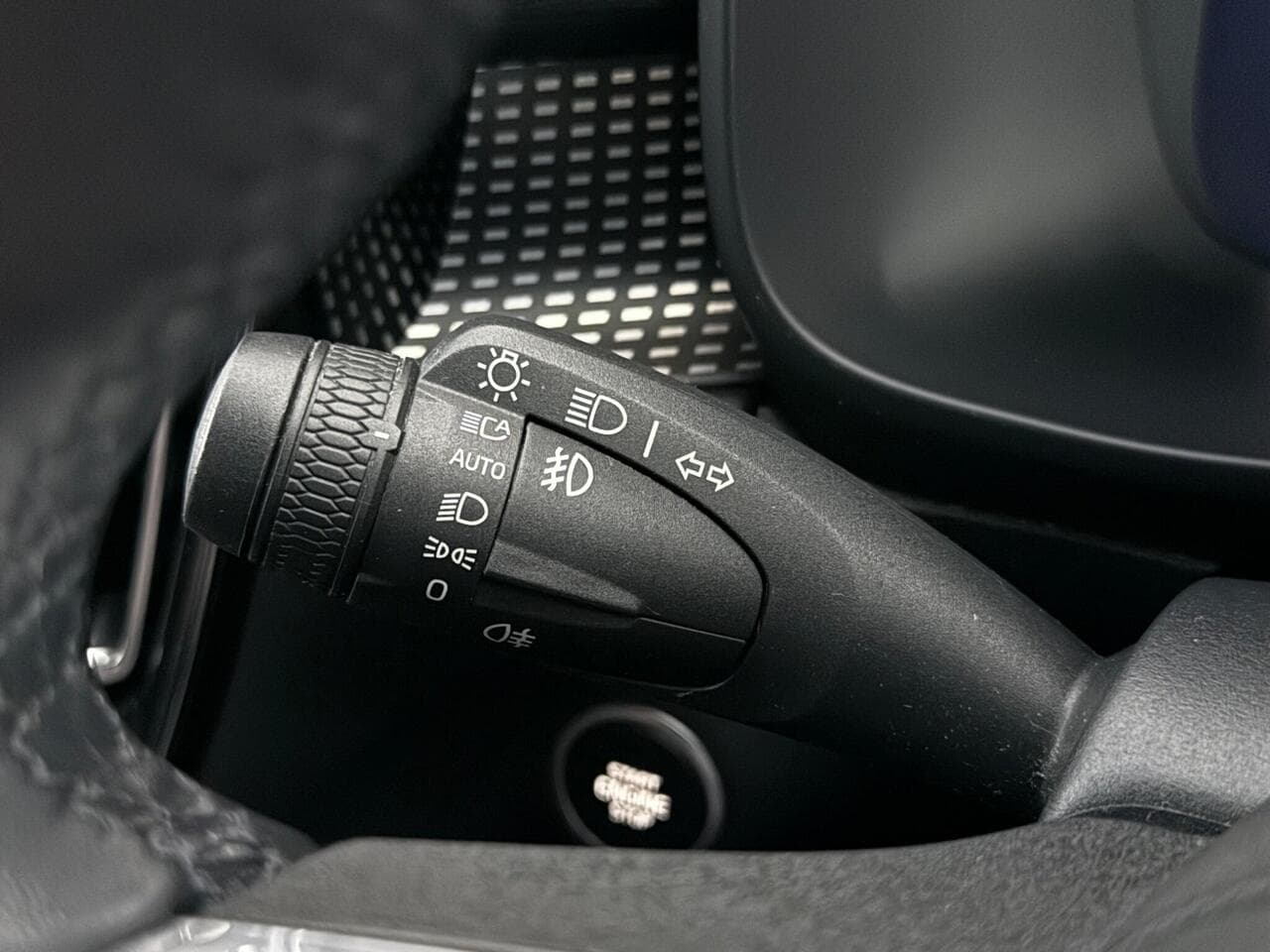 Volvo XC40 thumbnail Misc Controls