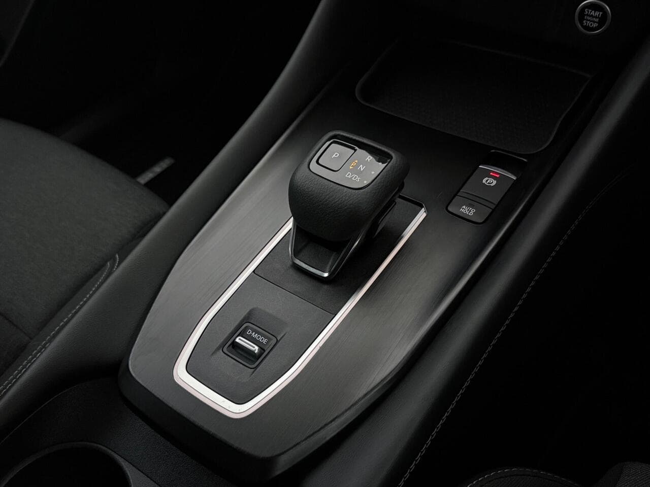 Nissan Qashqai thumbnail Interior Front