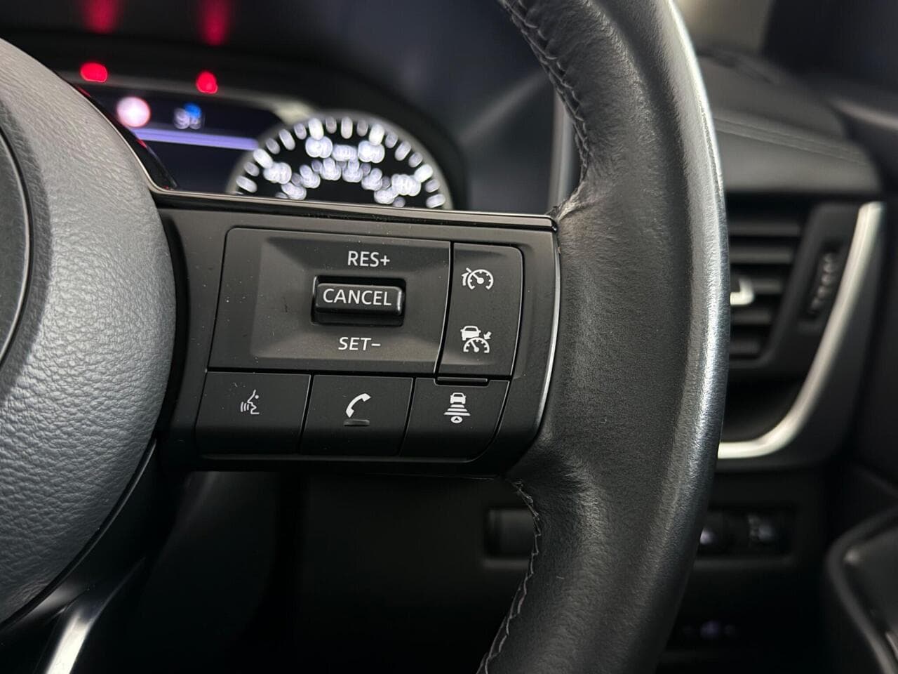 Nissan Qashqai thumbnail Misc Controls