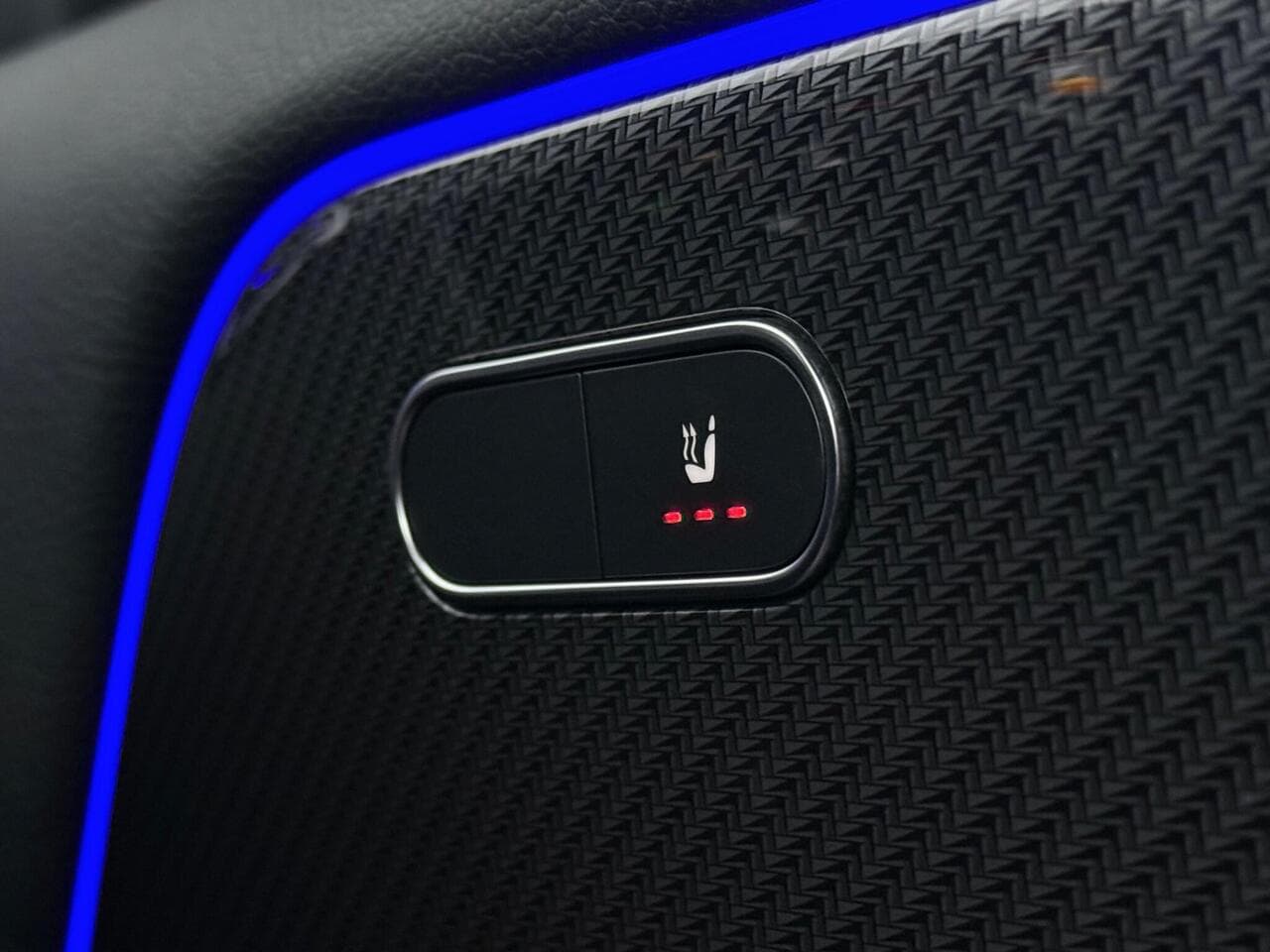 Mercedes-Benz GLA thumbnail Misc Controls