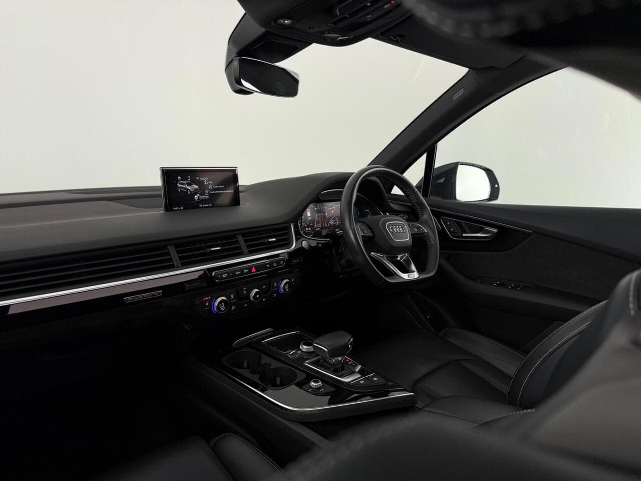 Audi Q7 thumbnail Interior Front