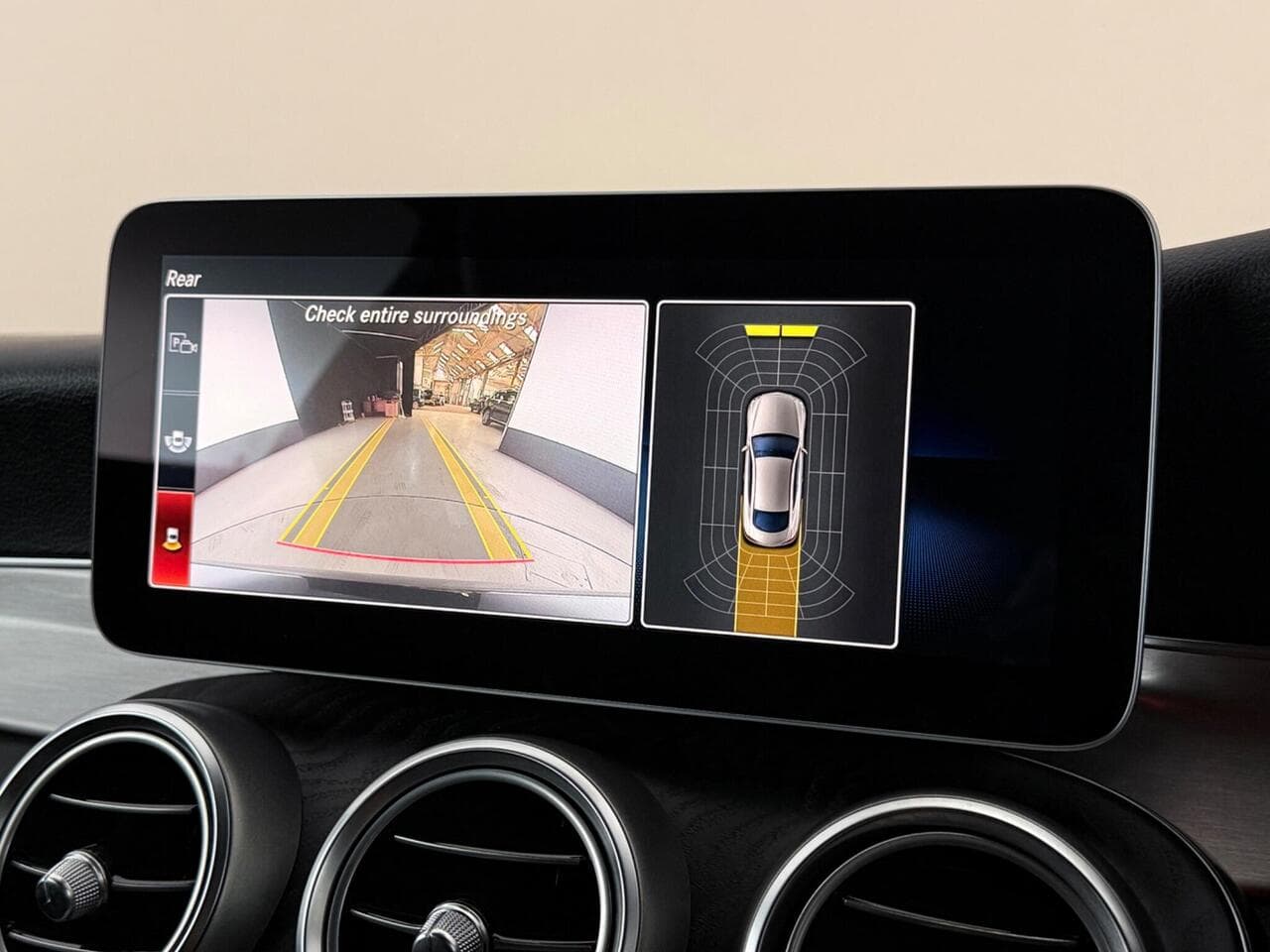Mercedes-Benz C Class thumbnail Infotainment System