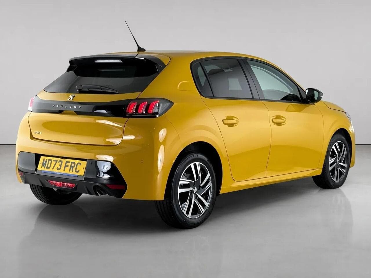 Peugeot 208 thumbnail Rear Right