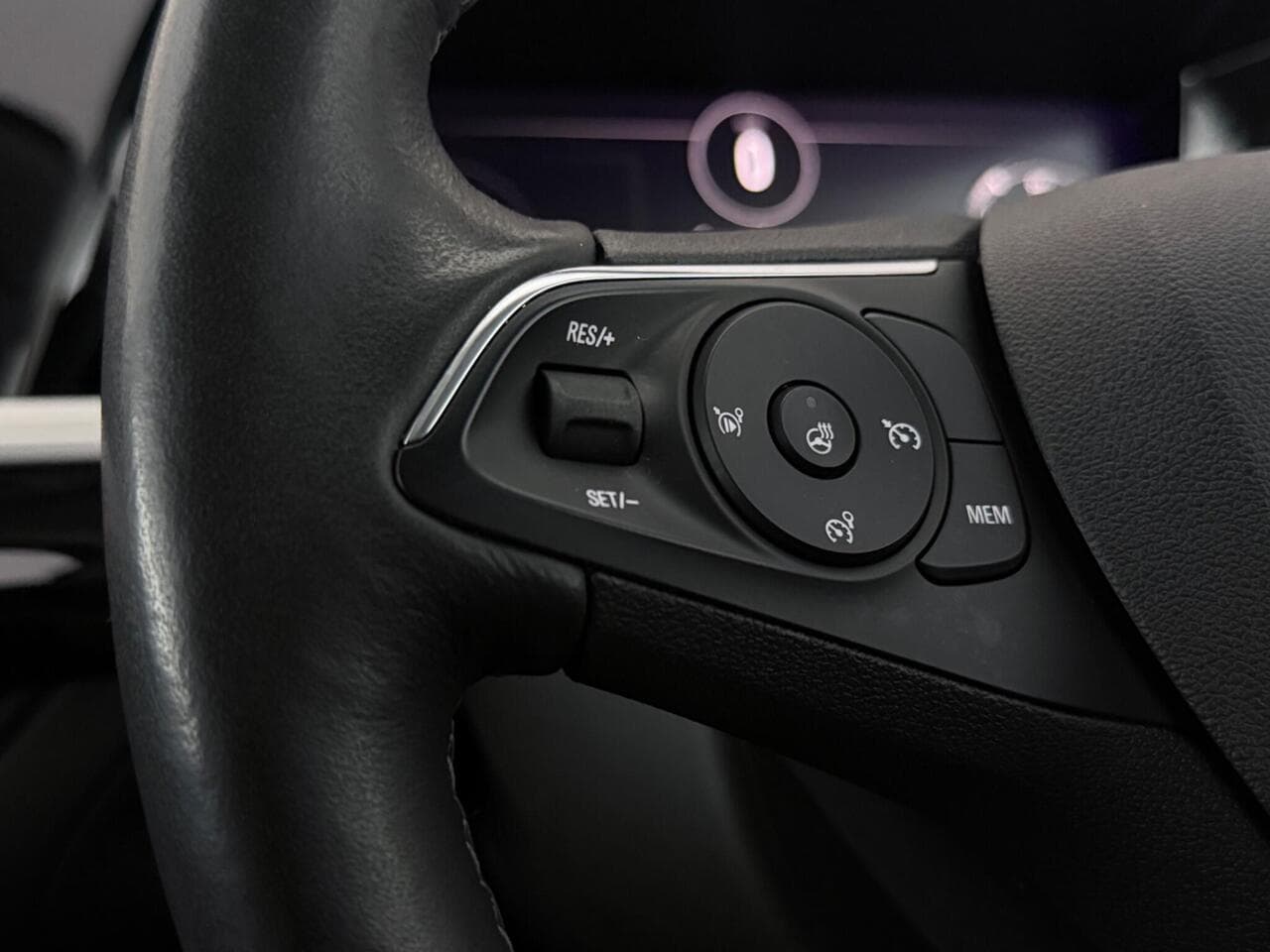 Vauxhall Grandland thumbnail Misc Controls