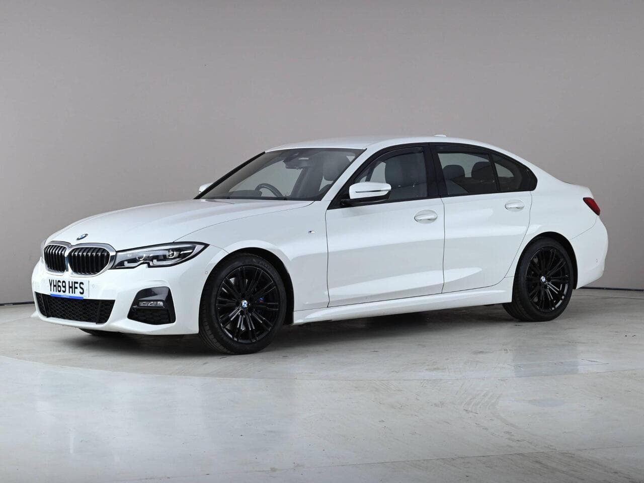 BMW 3 Series thumbnail Front Left
