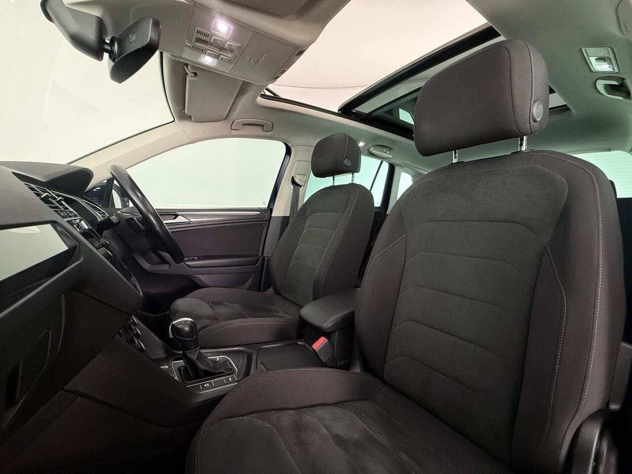 Volkswagen Tiguan thumbnail Seat Front Passenger