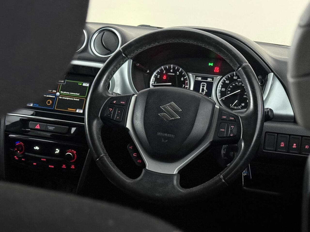 Suzuki Vitara thumbnail Steering Wheel