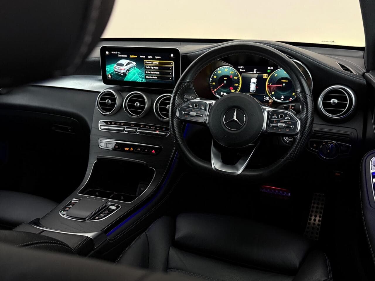 Mercedes-Benz GLC thumbnail Interior Front