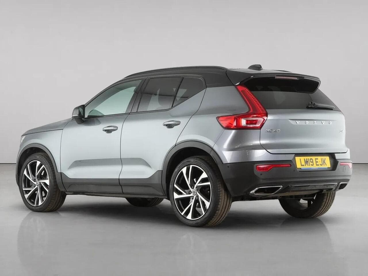 Volvo XC40 thumbnail Rear Left