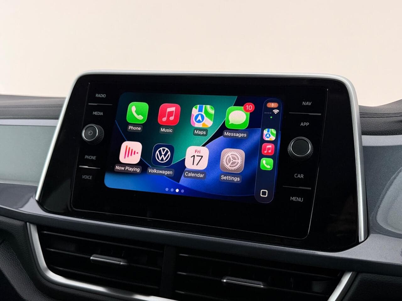 Volkswagen T-Roc thumbnail Infotainment System