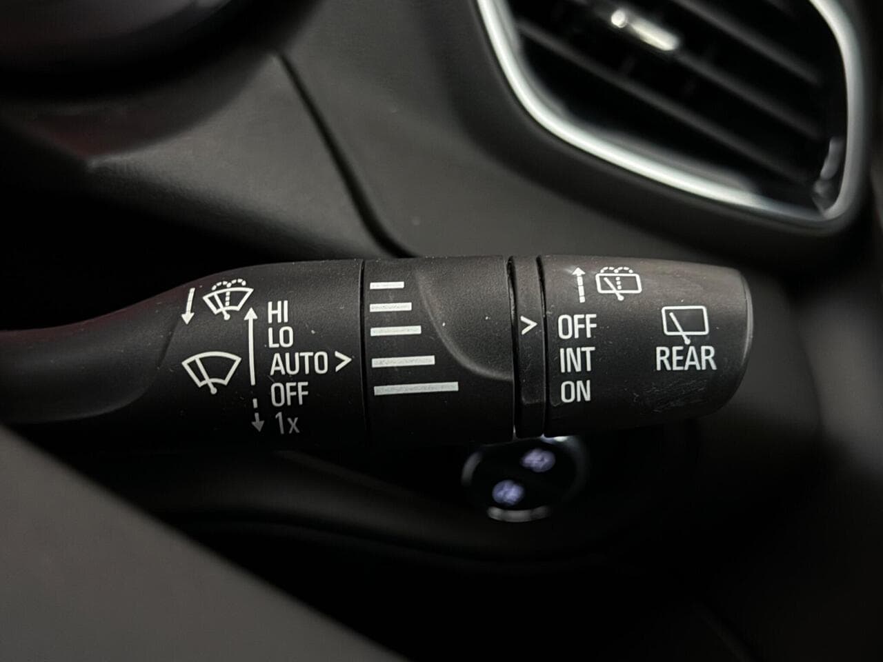 Vauxhall Grandland X thumbnail Misc Controls