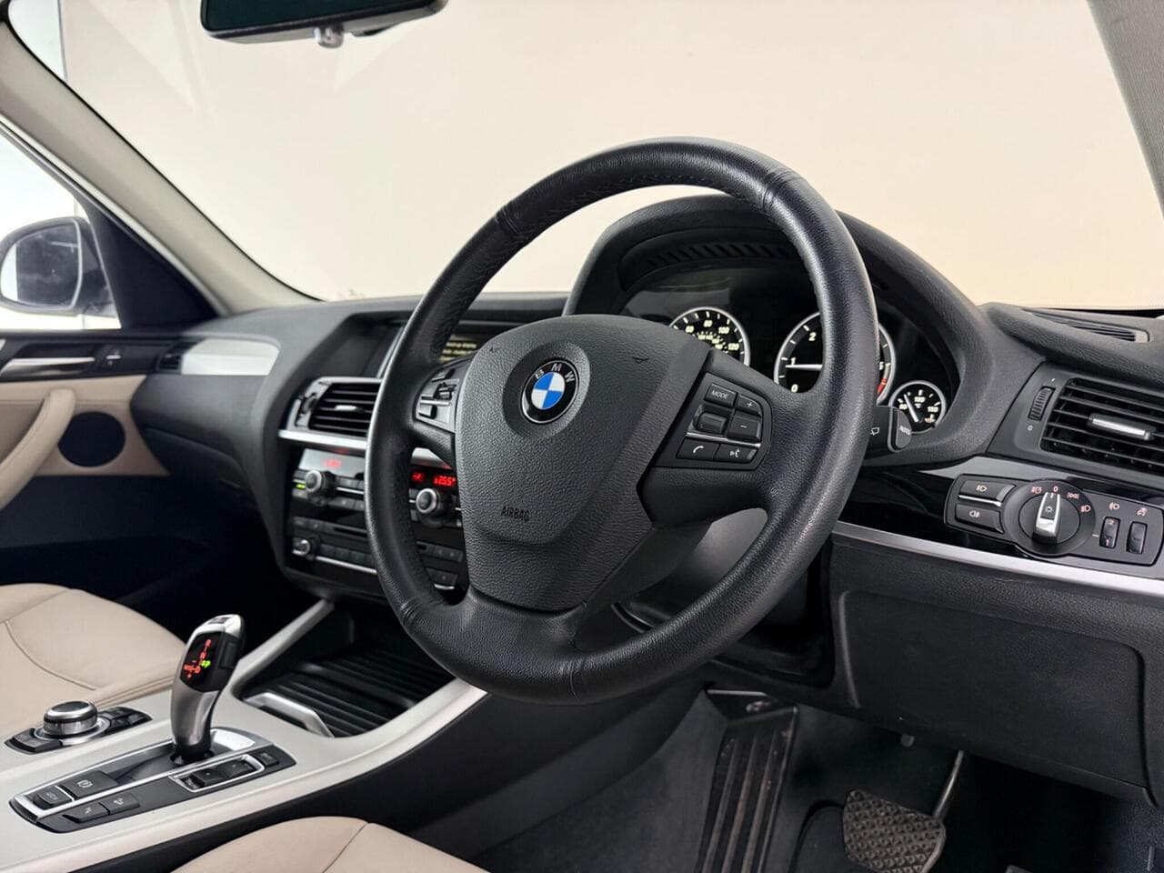 BMW X3 thumbnail Interior Front