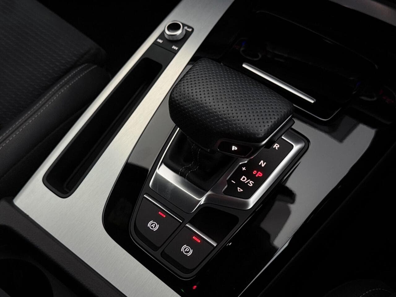 Audi Q5 thumbnail Misc Controls