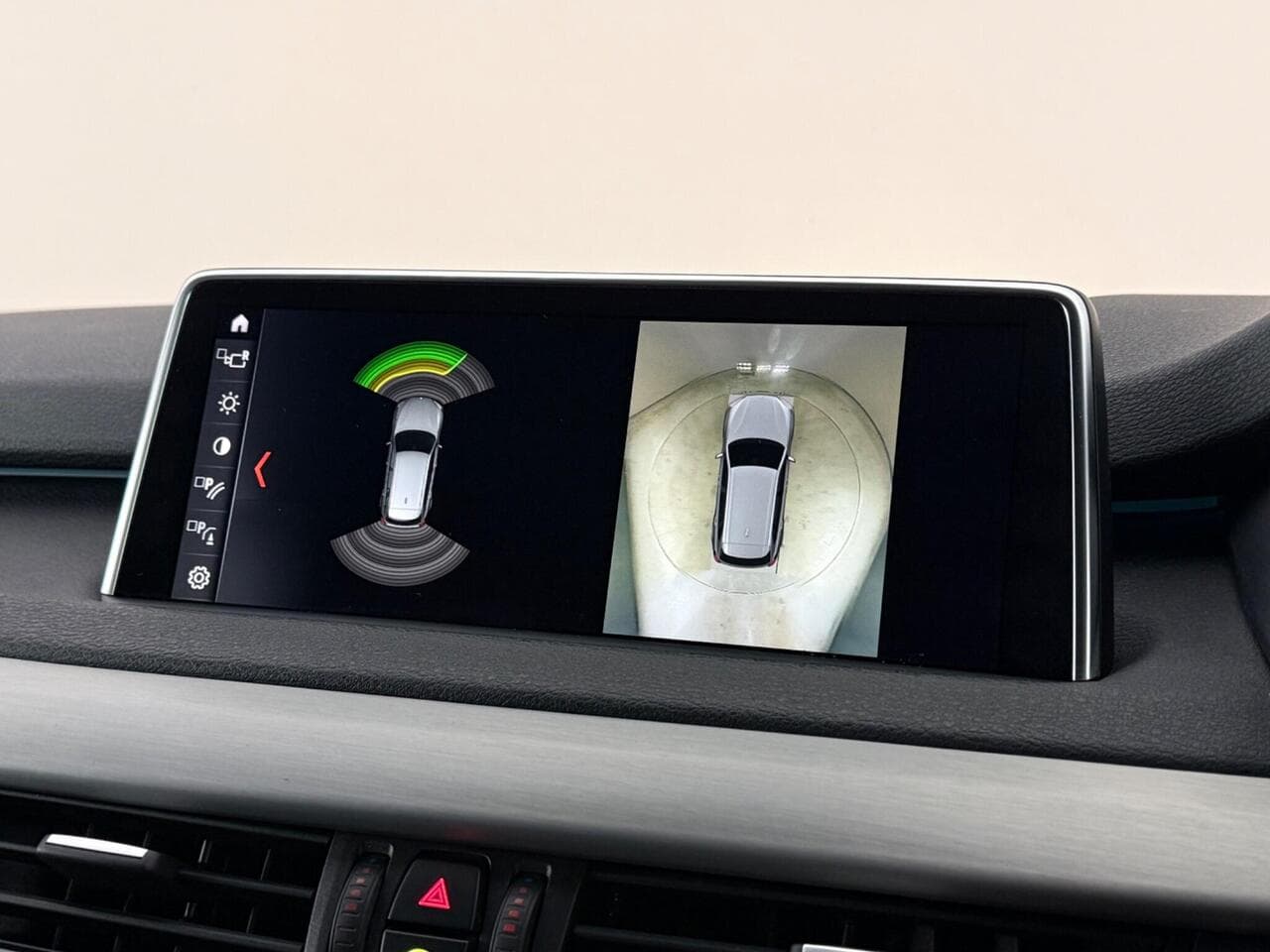 BMW X5 thumbnail Infotainment System