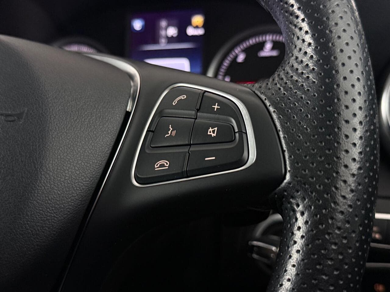 Mercedes-Benz GLC thumbnail Misc Controls