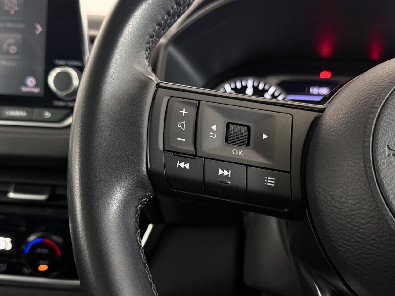 Nissan Qashqai thumbnail Misc Controls