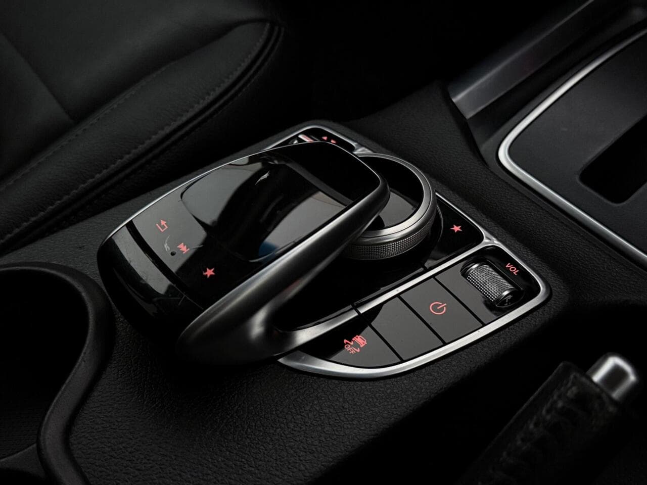 Mercedes-Benz X Class thumbnail Interior Front