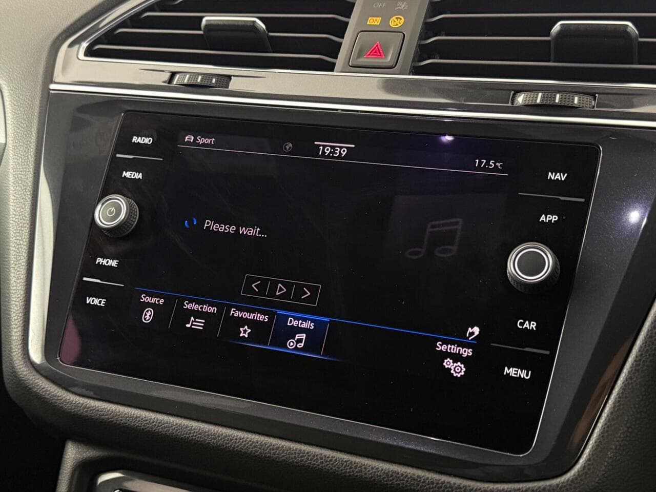 Volkswagen Tiguan Allspace thumbnail Infotainment System