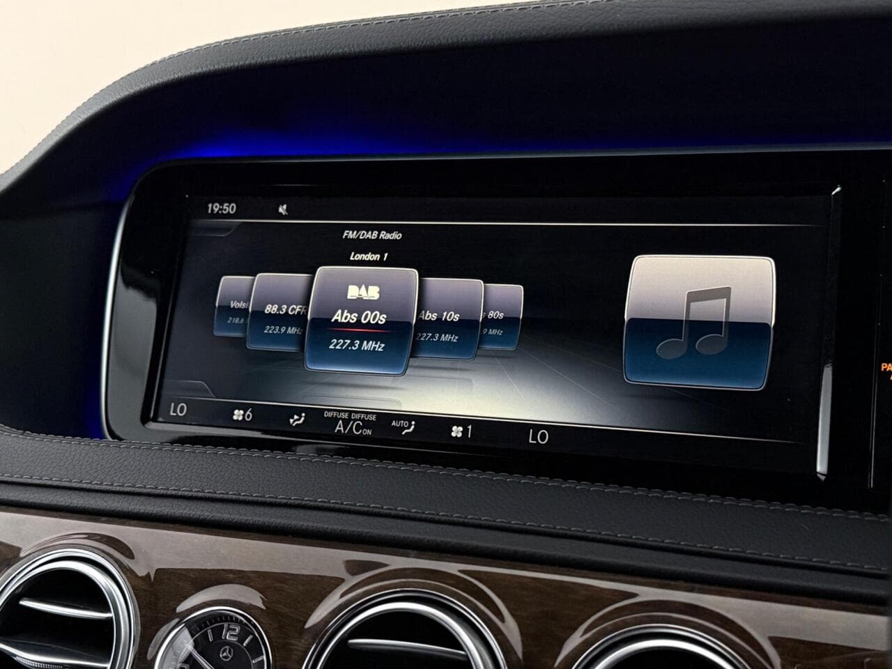 Mercedes-Benz S Class thumbnail Infotainment System