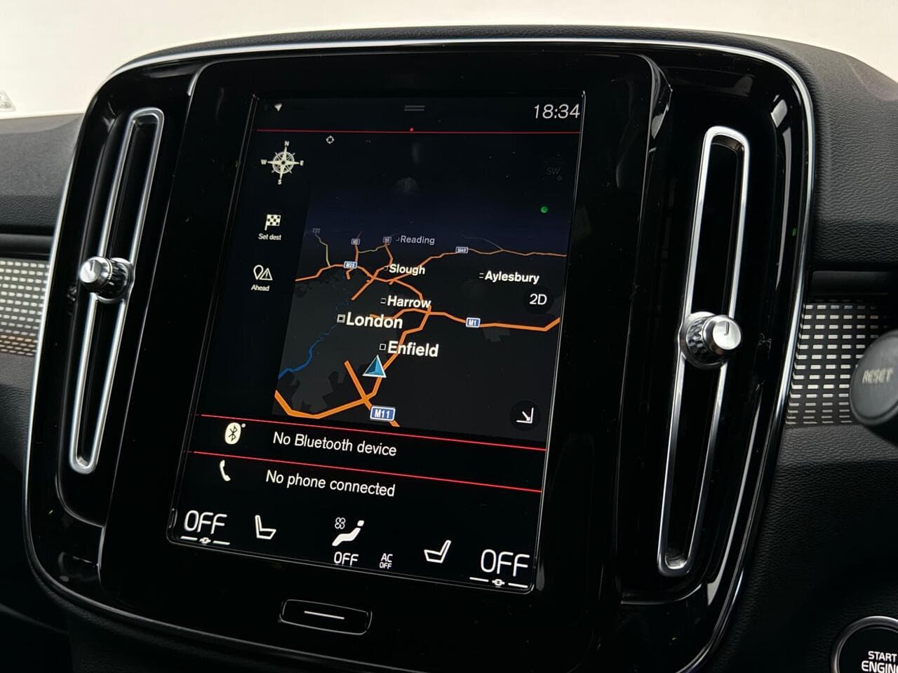 Volvo XC40 thumbnail Infotainment System