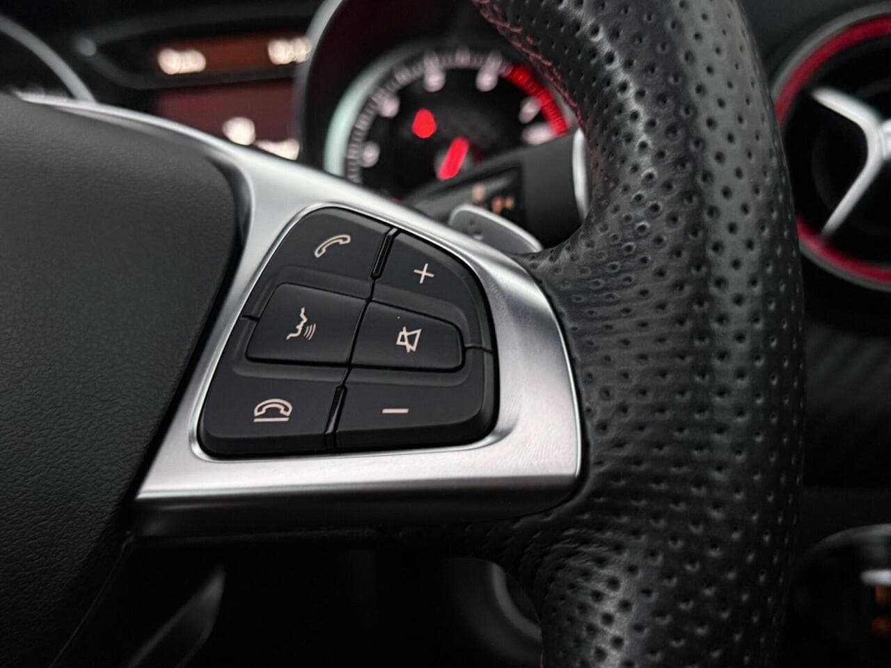 Mercedes-Benz A Class thumbnail Misc Controls