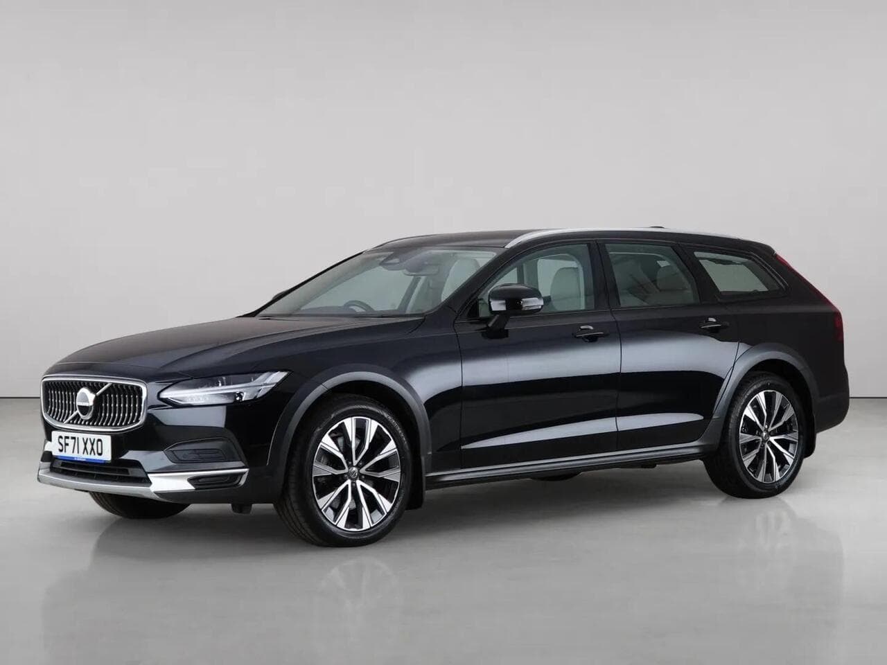 Volvo V90 Cross Country thumbnail Front Left