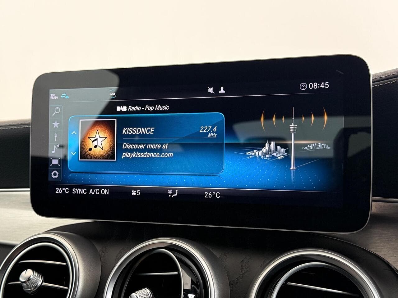 Mercedes-Benz C Class thumbnail Infotainment System