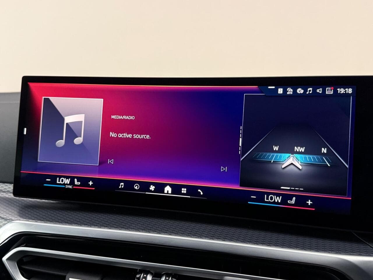 BMW i4 thumbnail Infotainment System