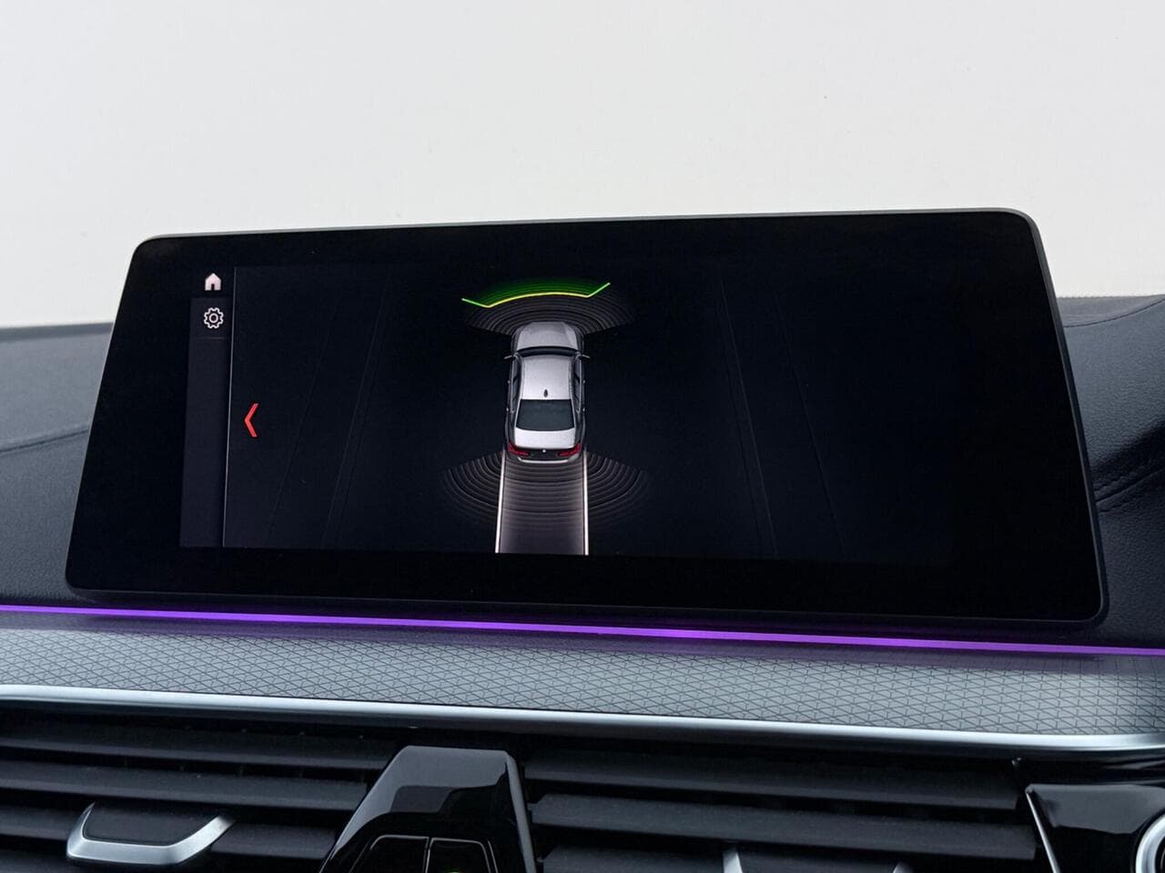 BMW 5 Series thumbnail Infotainment System
