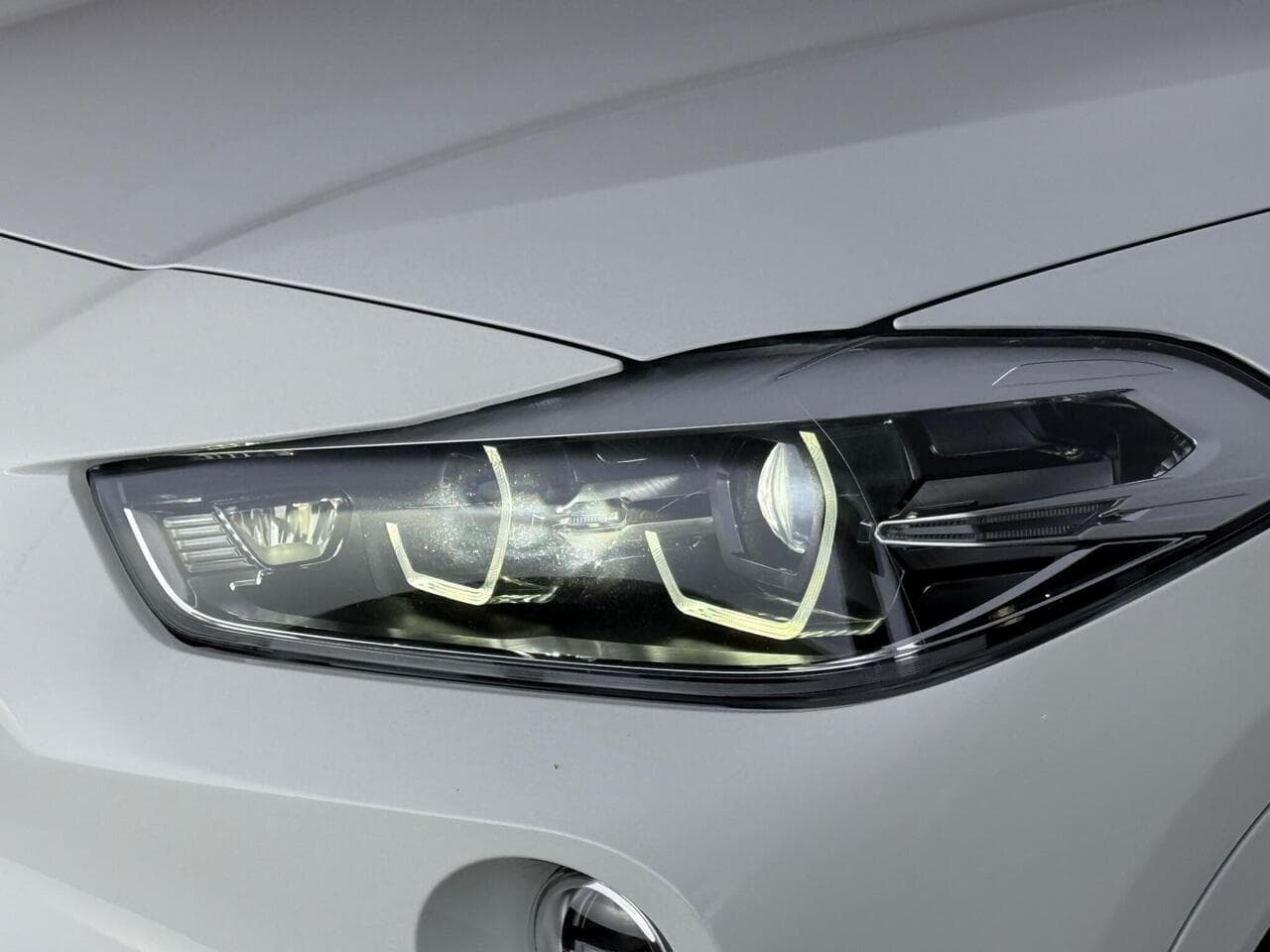 BMW X2 thumbnail Lights Front